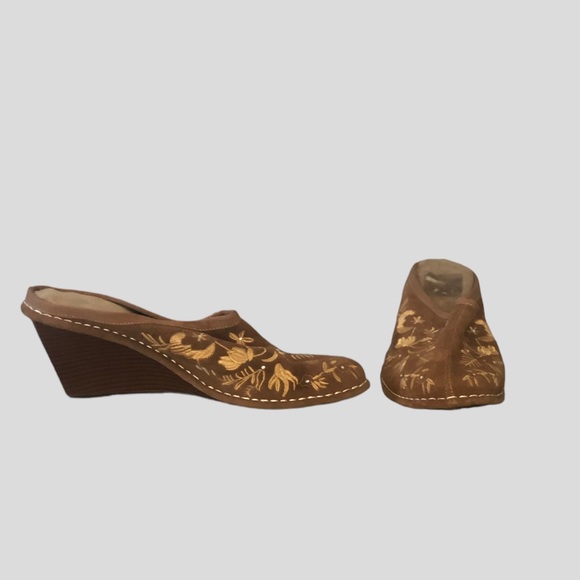 Embroidered Wedge Heel - Picture 2 of 3